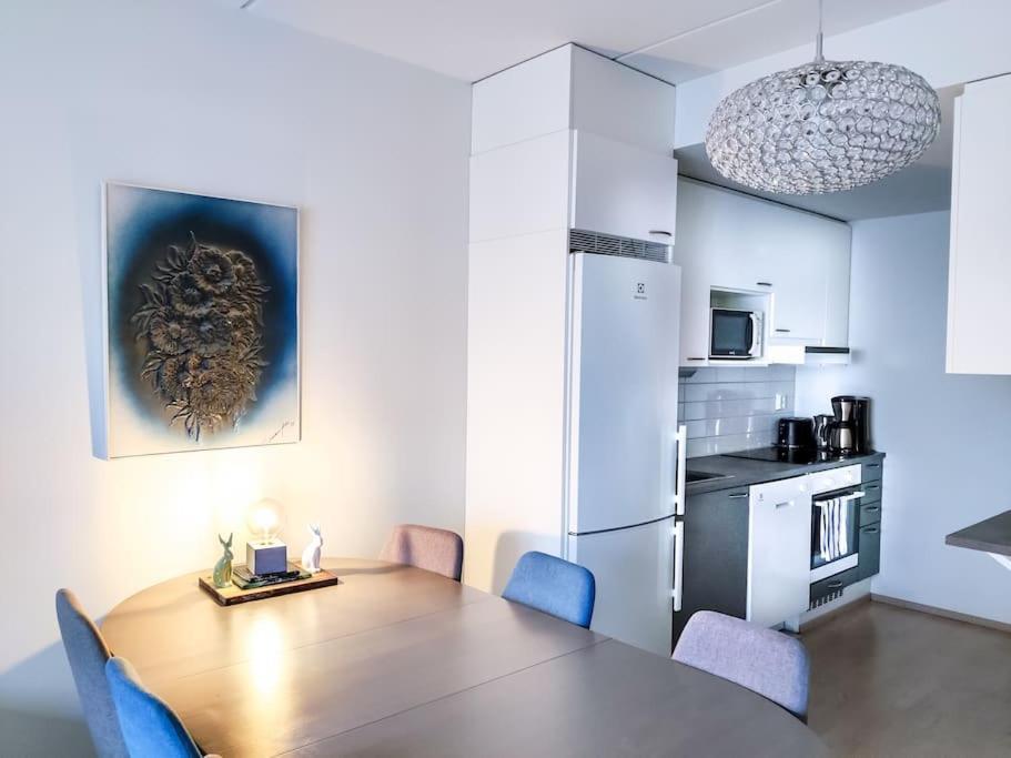 Alvar, Tilava Uusi Kaksio Ydinkeskustassa 53 M2 Apartment *